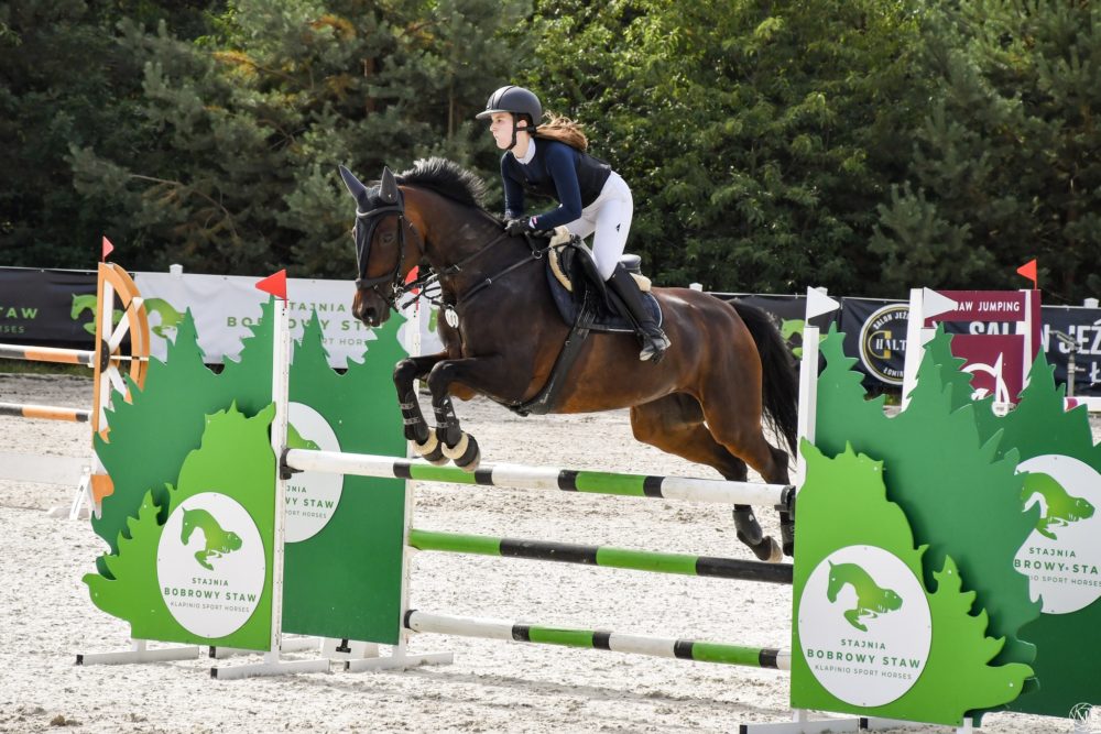 Zapraszamy na zawody w skokach przez przeszkody i parkoury treningowe w Stajni Bobrowy Staw 19-21.09.2025